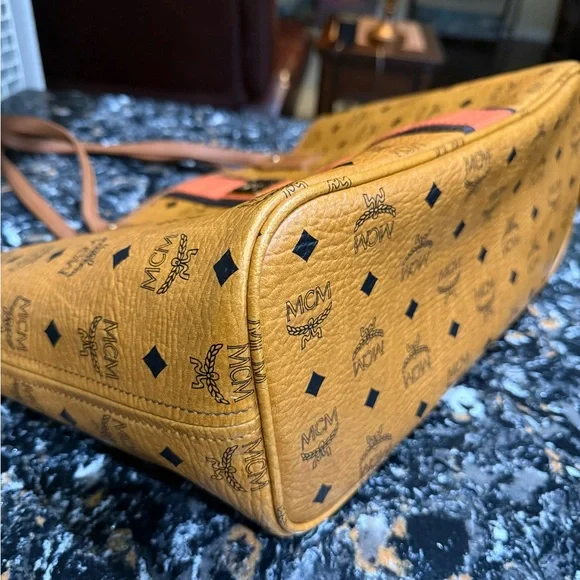 MCM Visetos Liz
Shopper Tote
Croc Embossed Limited edition - Picture 7 of 16